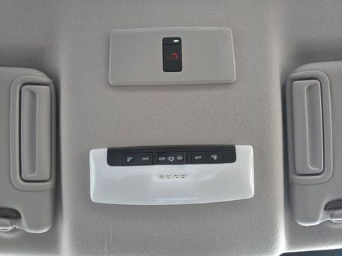 New 2025 Nissan Versa SR image 7