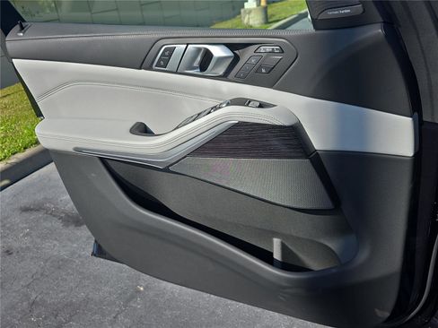 Used 2024 BMW X7 xDrive40i w/ M Sport Package image 20