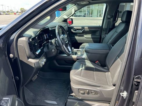 Used 2023 GMC Sierra 1500 SLT w/ SLT Convenience Package AWD/4WD image 9