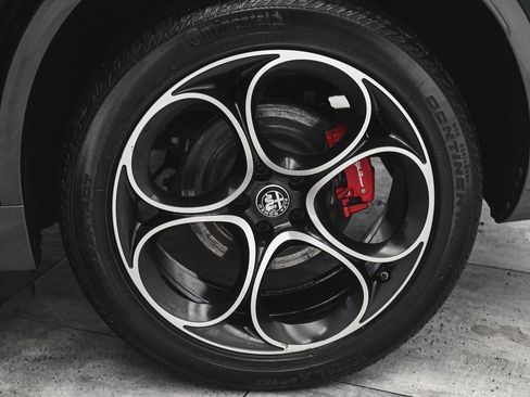 Used 2023 Alfa Romeo Stelvio Ti image 7