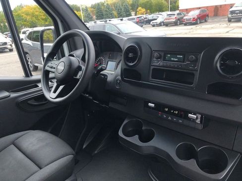 Used 2019 Freightliner Sprinter 2500 w/ Driver Convenience Package RWD image 10