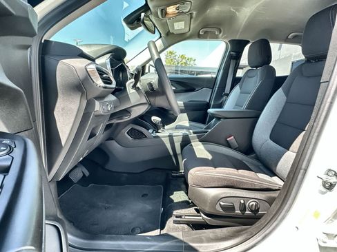 Used 2023 Chevrolet TrailBlazer LT w/ Convenience Package image 2