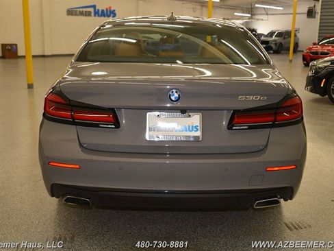Used 2022 BMW 530e w/ Premium Package image 9