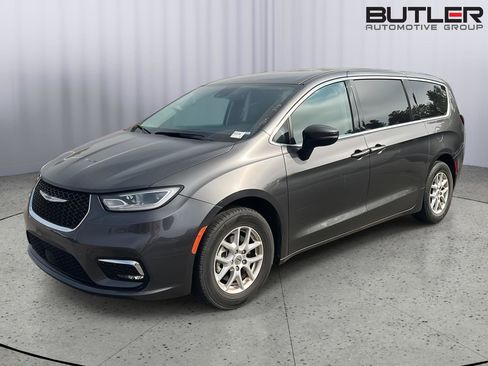 Used 2023 Chrysler Pacifica Touring-L image 1