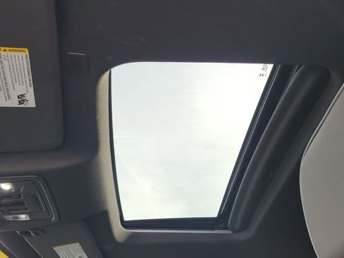 Used 2024 GMC Sierra 2500 Denali w/ Denali Reserve Package image 16