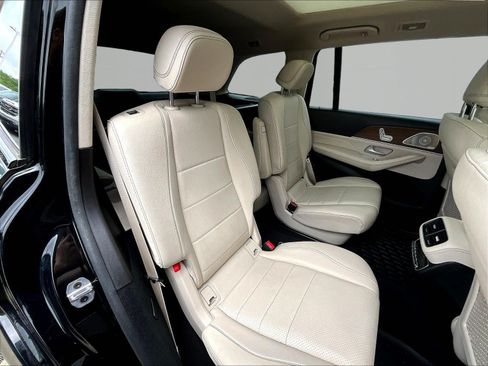 Used 2023 Mercedes-Benz GLS 450 4MATIC image 25
