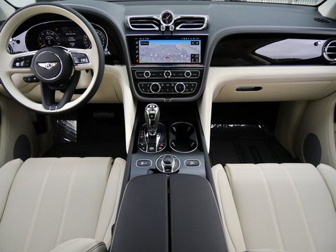 New 2025 Bentley Bentayga image 4
