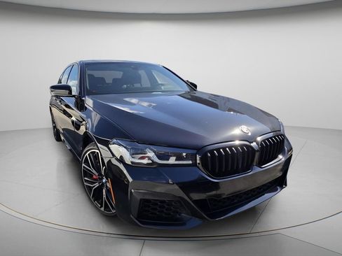 Used 2023 BMW 540i w/ M Sport Package RWD image 3