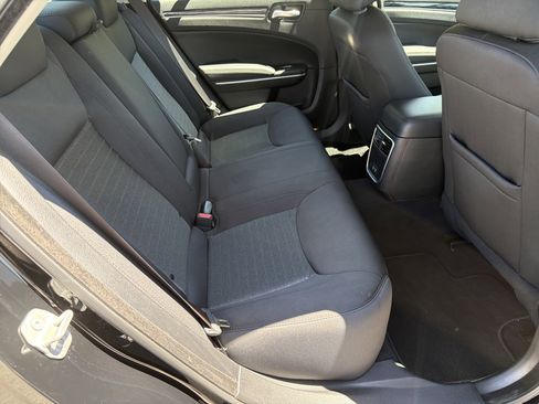 Used 2022 Chrysler 300 Touring w/ Sport Appearance Package RWD image 10