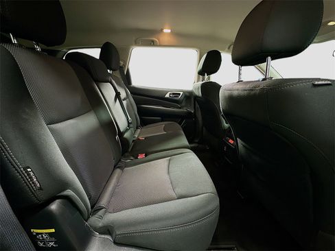 Used 2018 Nissan Pathfinder S image 27