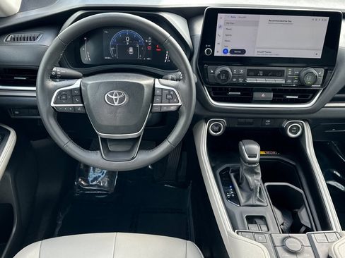 Used 2024 Toyota Grand Highlander AWD image 14