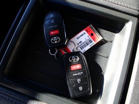 Used 2022 Toyota Tundra SR5 w/ SR5 Convenience Package image 24