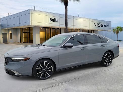 Used 2024 Honda Accord Touring image 2