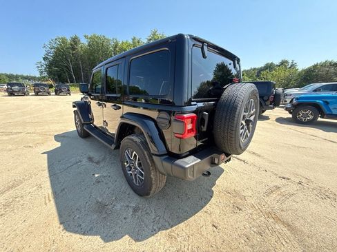 New 2026 Jeep Wrangler Unlimited Sahara AWD/4WD image 3