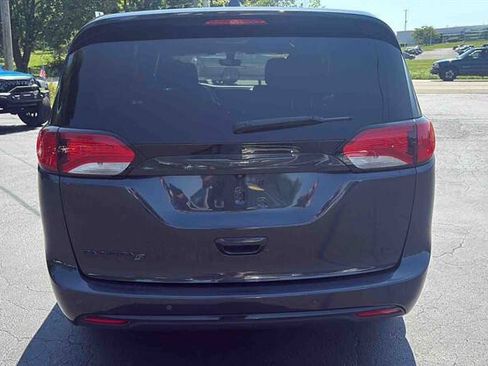 Used 2020 Chrysler Pacifica Touring w/ S Appearance Package FWD image 7