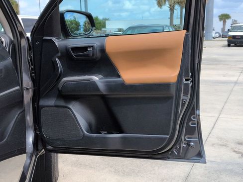 Used 2019 Toyota Tacoma SR5 image 20