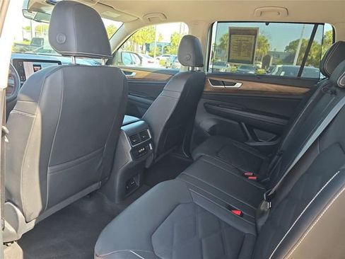 Used 2025 Volkswagen Atlas SE FWD image 13