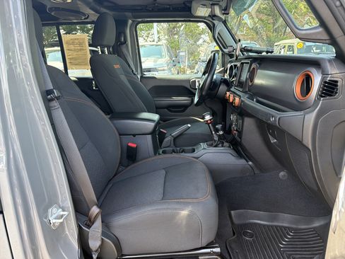 Used 2023 Jeep Gladiator Mojave AWD/4WD image 34