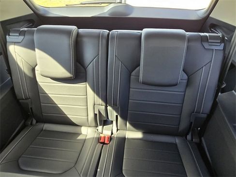 Certified 2025 Volkswagen Atlas SEL image 17