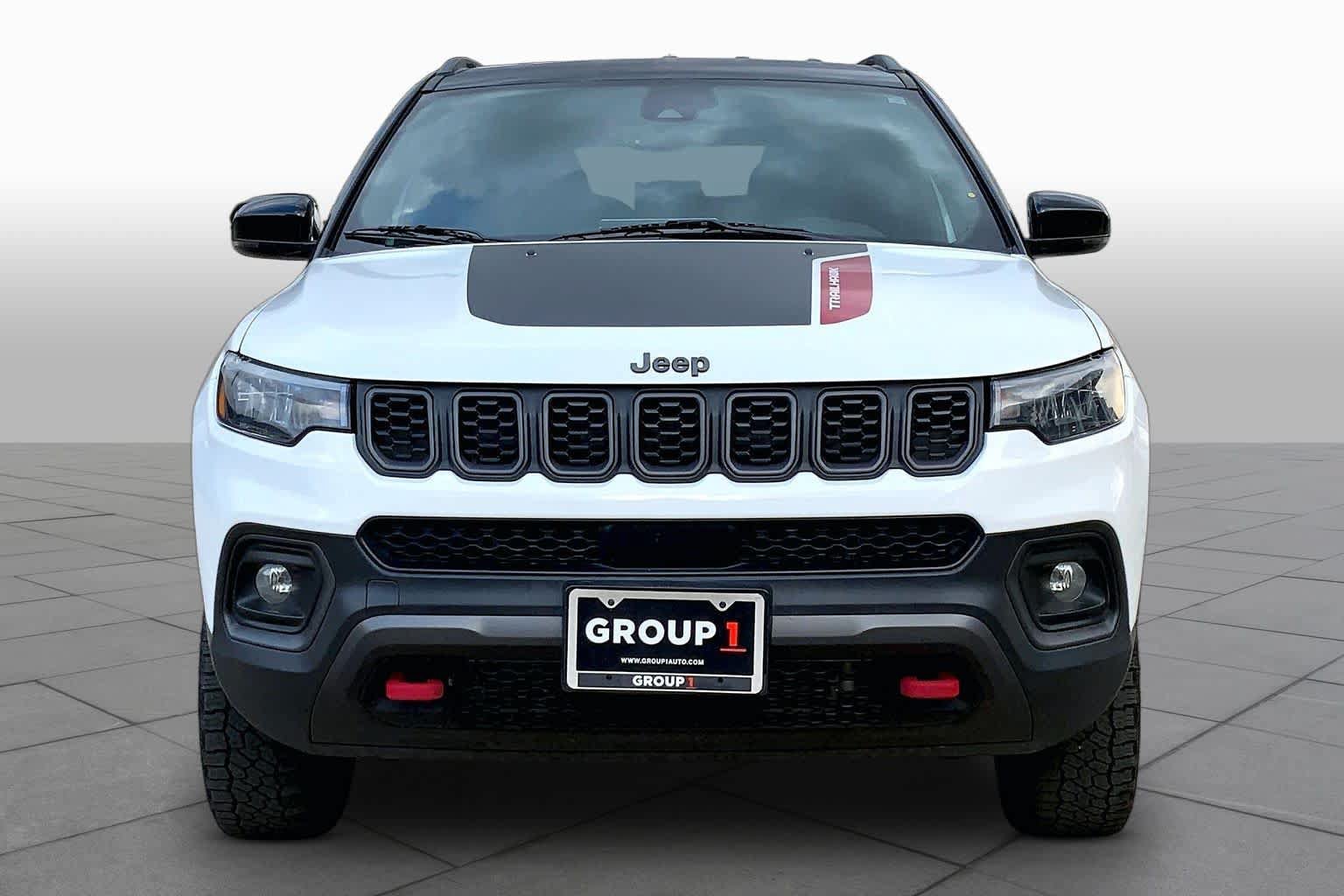Used 2025 Jeep Compass Trailhawk AWD/4WD image 4
