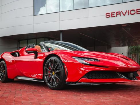 Used 2023 Ferrari SF90 Spider image 26
