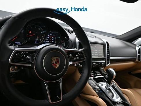 Used 2016 Porsche Cayenne w/ Premium Package AWD/4WD image 10