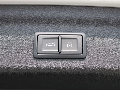 New 2025 Audi Q3 2.0T Premium image 39