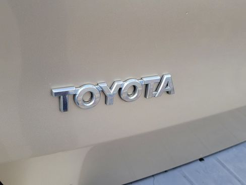 Used 2010 Toyota Sienna LE image 7