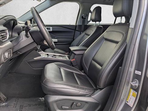 Used 2022 Ford Explorer XLT w/ Equipment Group 202A RWD image 17