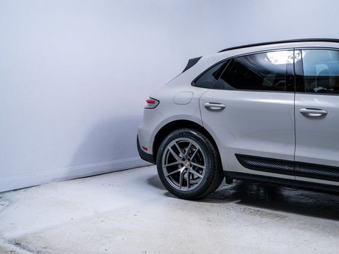 Used 2025 Porsche Macan image 11