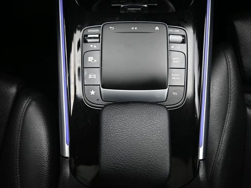 Used 2021 Mercedes-Benz GLB 250 4MATIC w/ Premium Package image 29