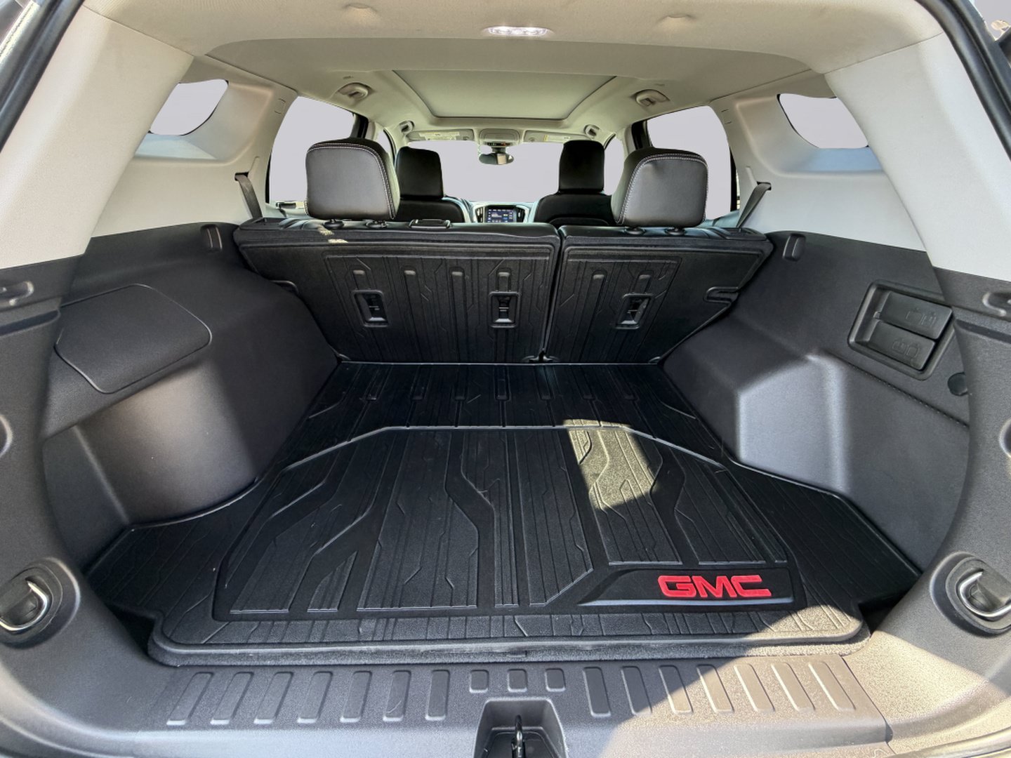 Used 2024 GMC Terrain SLT w/ LPO, Floor Liner Package AWD/4WD image 29