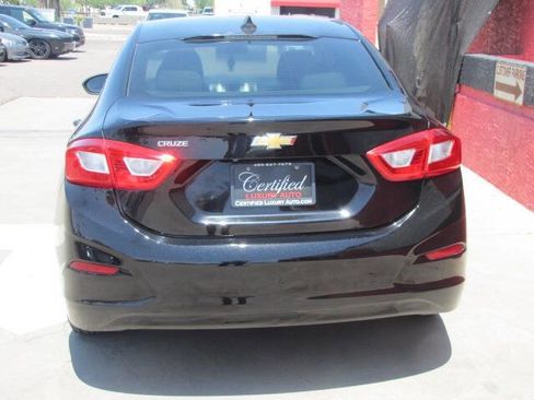 Used 2017 Chevrolet Cruze LS image 4