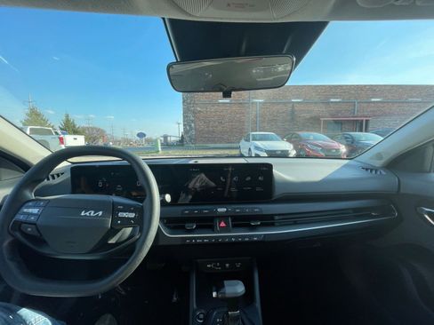 Used 2025 Kia K4 FWD image 32
