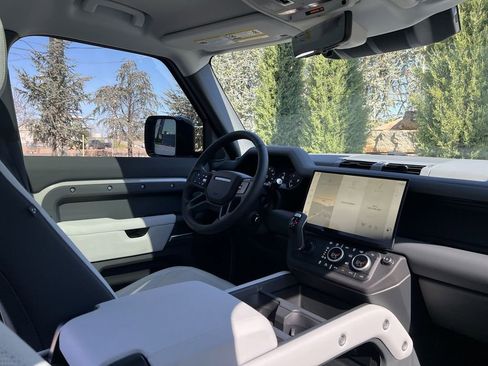 Used 2026 Land Rover Defender 110 X-Dynamic SE image 14