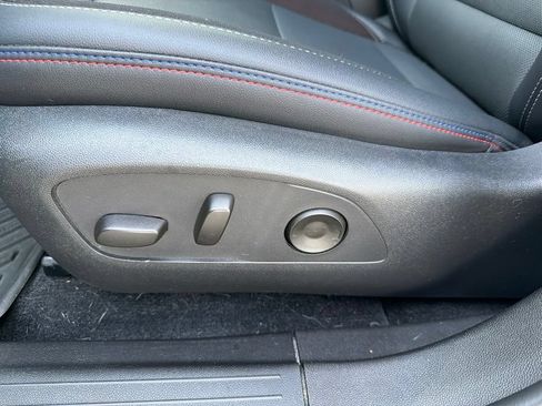 Used 2025 Chevrolet Equinox EV RS FWD image 9
