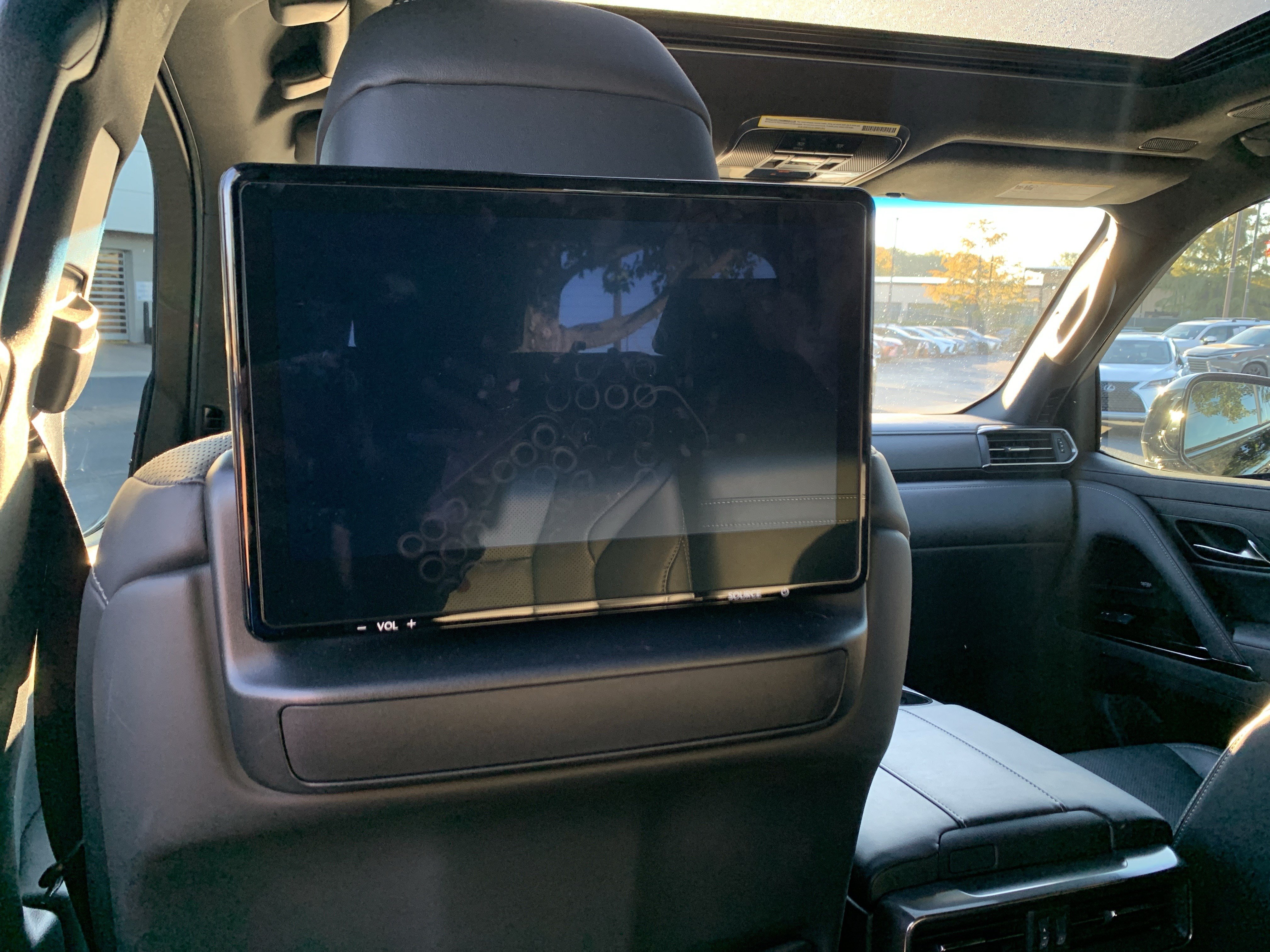 Used 2022 Lexus LX 600 4WD w/ Accessory Package (Z1) image 29