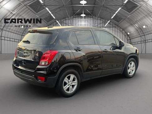 Used 2022 Chevrolet Trax LS w/ Tint and Cruise Package FWD image 7