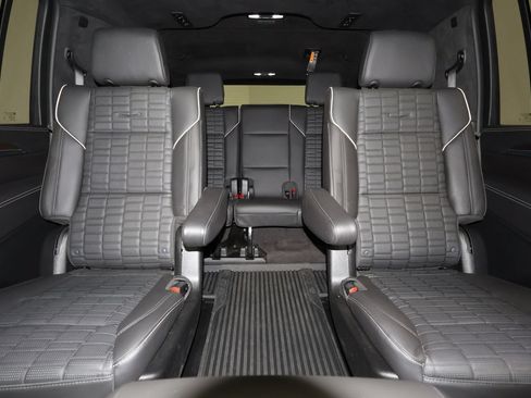 Used 2026 Cadillac Escalade ESV Platinum Sport w/ LPO, ONYX Package AWD/4WD image 35