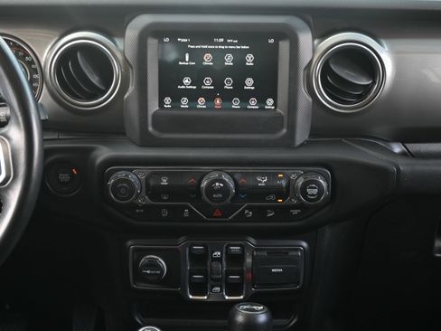 Used 2019 Jeep Wrangler Unlimited Sahara w/ Safety Group AWD/4WD image 30