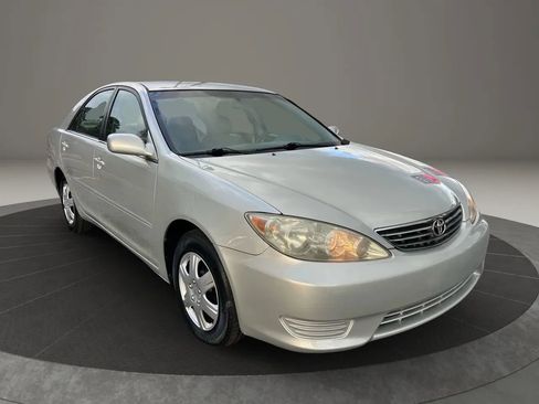 Used 2005 Toyota Camry LE image 2