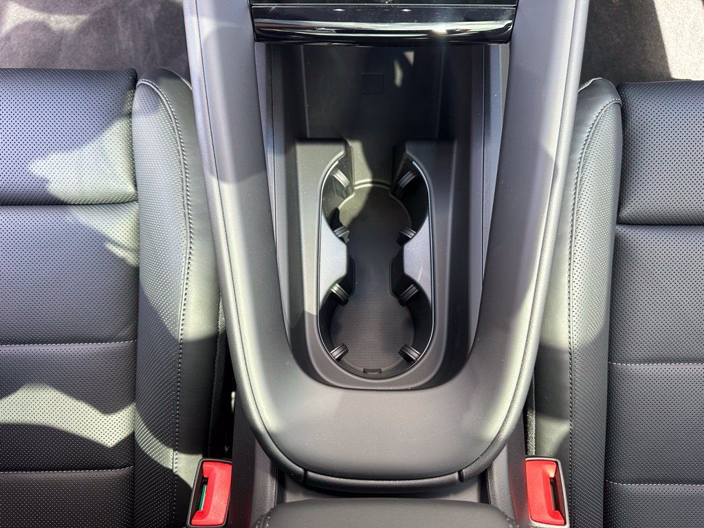 Used 2026 Porsche Macan Electric RWD image 28