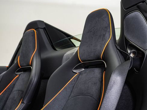 Used 2026 McLaren Artura Spider RWD image 24