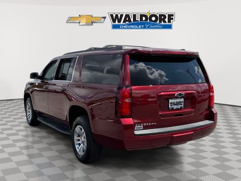 Used 2020 Chevrolet Suburban LT w/ Luxury Package AWD/4WD image 4