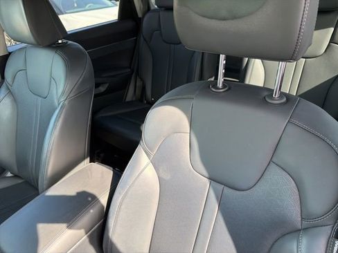 Used 2023 Kia Sorento EX image 13