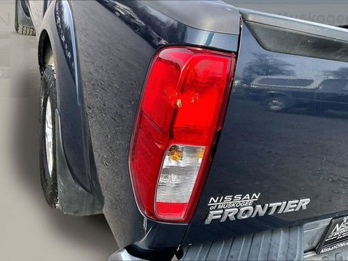 Used 2018 Nissan Frontier SV image 19