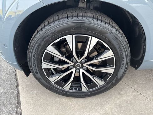 Certified 2023 Volvo XC60 B5 Plus w/ Climate Package AWD/4WD image 13