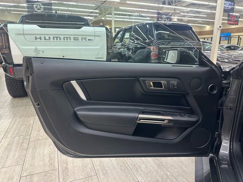 Used 2020 Ford Mustang Shelby GT500 w/ Technology Package image 15