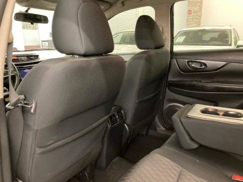 Used 2018 Nissan Rogue S image 11