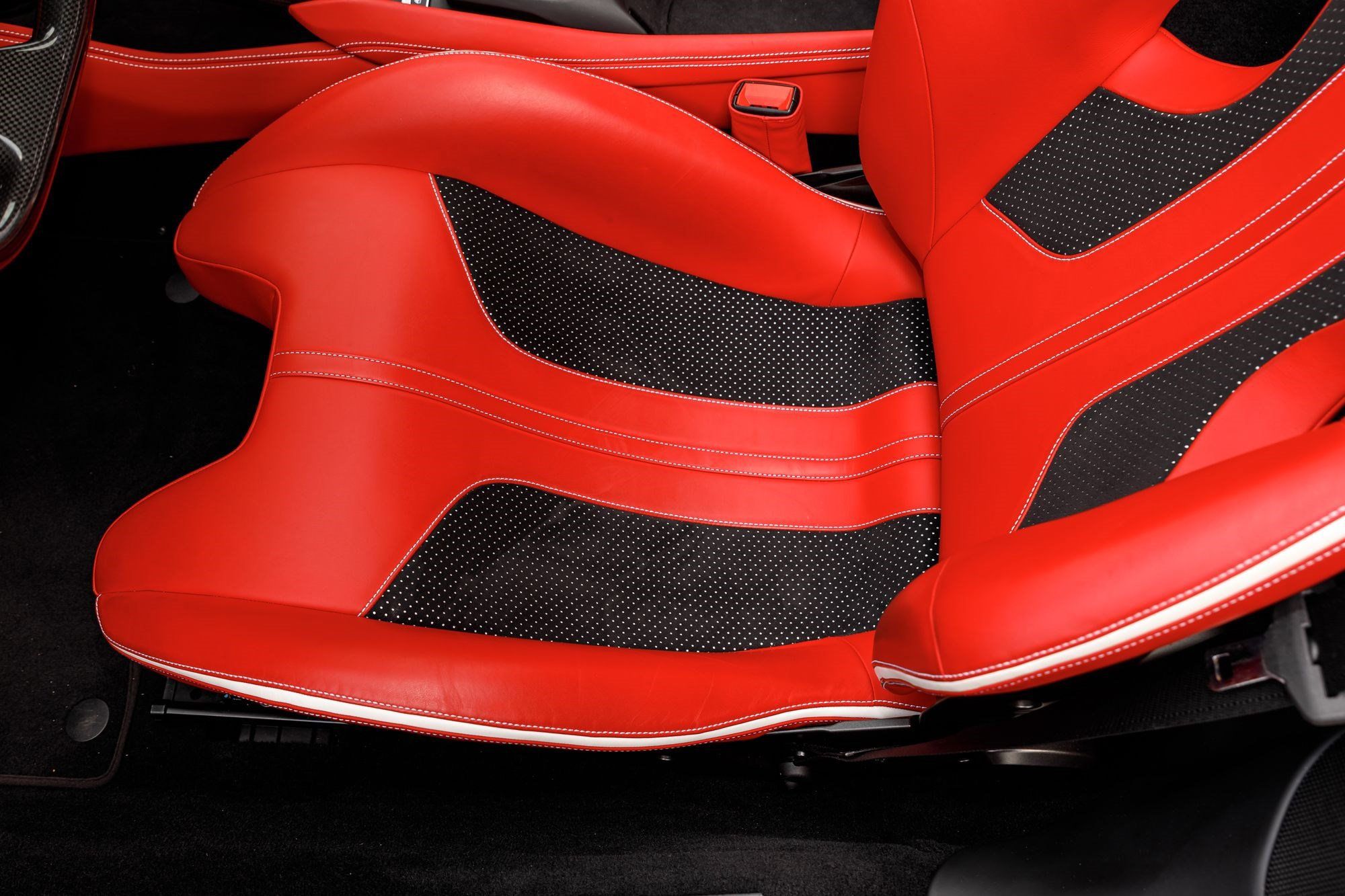 Used 2022 Ferrari F8 Tributo RWD image 30